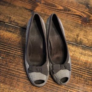 Brown aerosols shoes